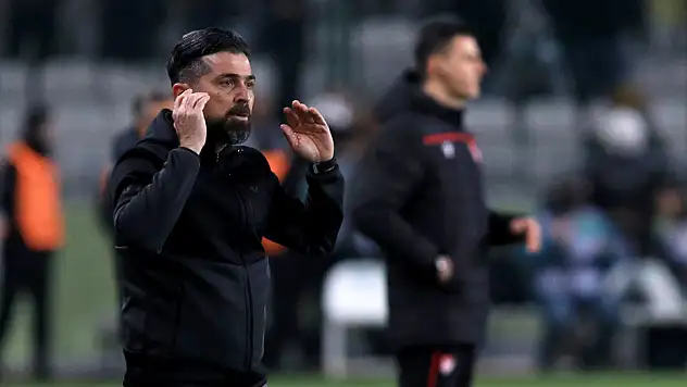 İlhan Palut, galibiyetin şifrelerini açıkladı! Geriden pasla değil, direkt geçiş!