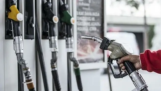 Benzine ve motorine bir zam daha geldi!