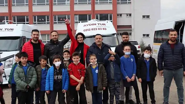 'Sen kadınsın kadından şoför mü olur?' diyenlere inat servis şoförü oldu