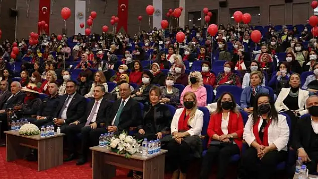 Toroslar'da 'Toplumda kadının yeri' paneli