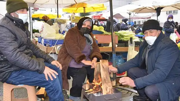 Pazar esnafının 'soğuk' mesaisi