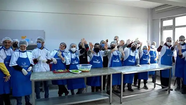 'Engelsiz Mutfak' yüzleri güldürüyor