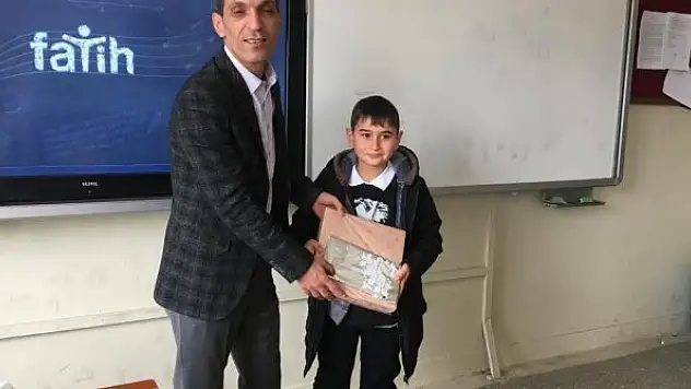 İstiklal Marşını en güzel okudu ödülü kaptı