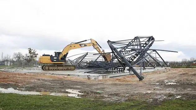 Tarım arazisindeki kaçak yapılar yıkıldı