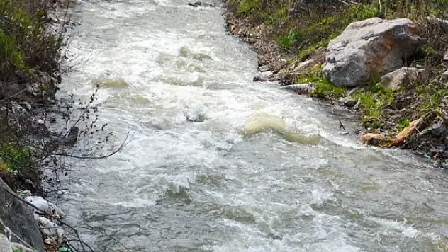 Yağışlı havalar Köşk Çayı'nı coşturdu