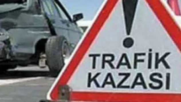 Kocaeli'de otomobil ağaca çarptı: 1 ölü, 1 yaralı