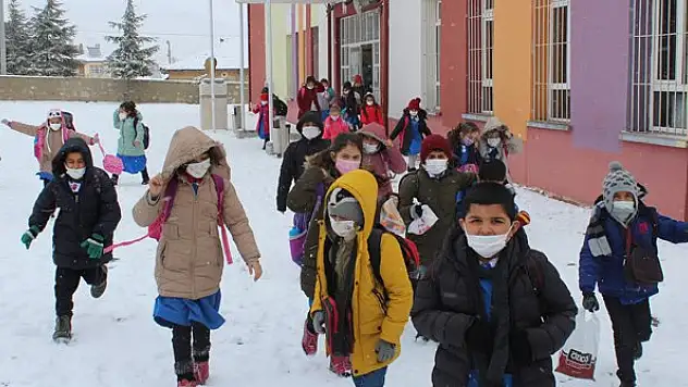 Yunak'ta okullar yarın da tatil