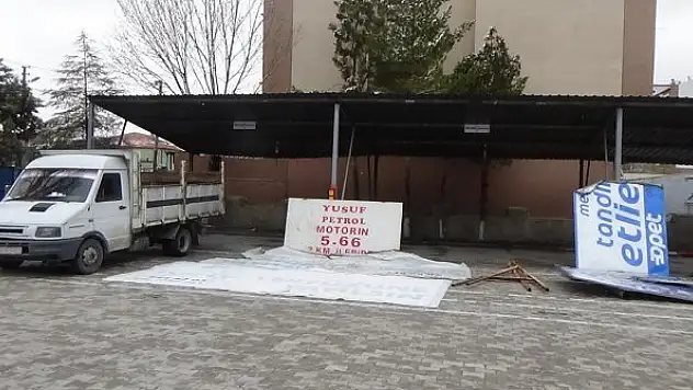 Karapınar'da reklam panosu hırsızlığı