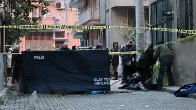 Üzüm asmasını budarken balkondan düşen yaşlı adam öldü