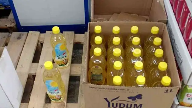 Yağ raflarına boş kolileri koyup adeta müşterilerle dalga geçti