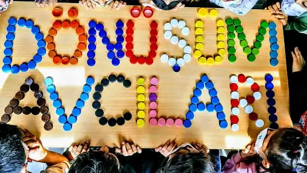 Öğrenciler atık olan her şeyi 'Geri Dönüşüm'de kullandılar