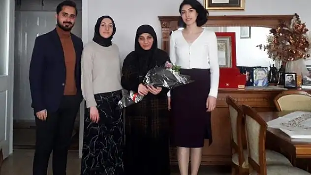 Avukatlar şehit ailesini unutmadı