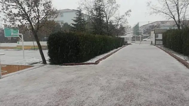 Bir günde hem yağmur hem kar hem de dolu yağdı