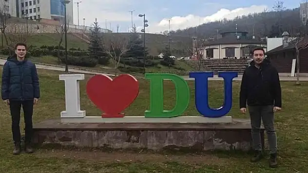 41 üniversite öğrencisi İstiklal Marşı'nı seslendirdi