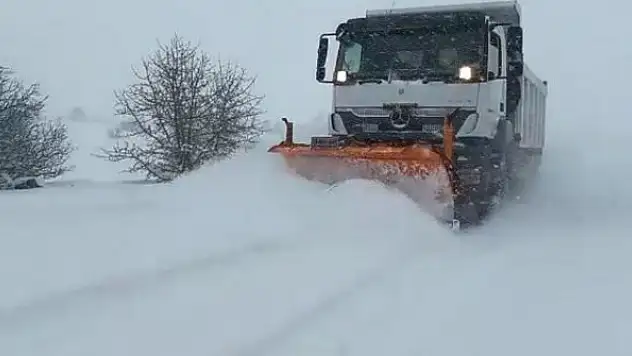 Kastamonu'da karın yollarını kapattığı 391 köye ulaşım sağlanamıyor