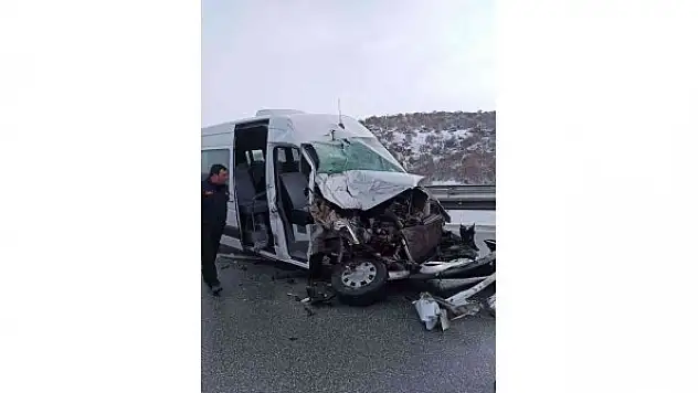 Eskişehir'de trafik kazası: 16 yaralı