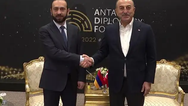 Bakan Çavuşoğlu, Ermeni mevkidaşıyla görüştü