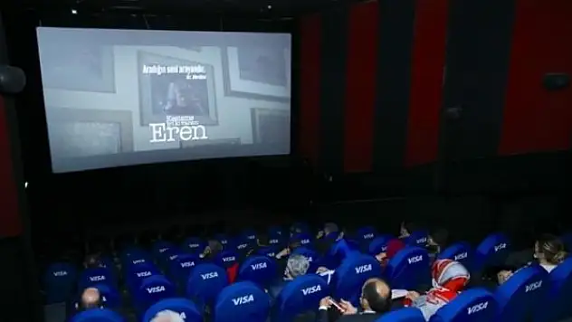 9 bin öğrenci sinema salonunda tarihe tanıklık etti