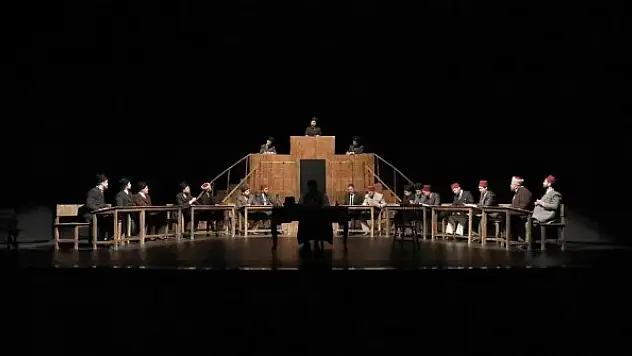 Konya Şehir Tiyatrosu 'Korkma' adlı oyunu sahneledi