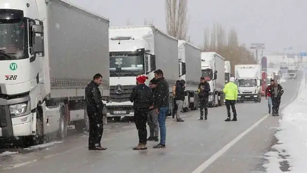 Ağır tonajlı araçlara 24 saattir kapalı olan Karaman-Mersin yolu ulaşıma açıldı