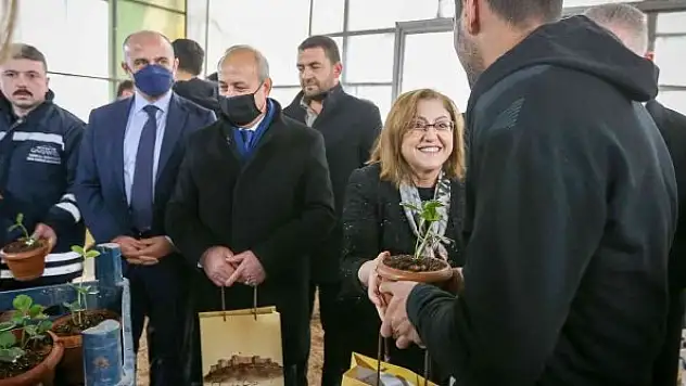 Madde bağımlısı gençlerle birlikte fidan dikti