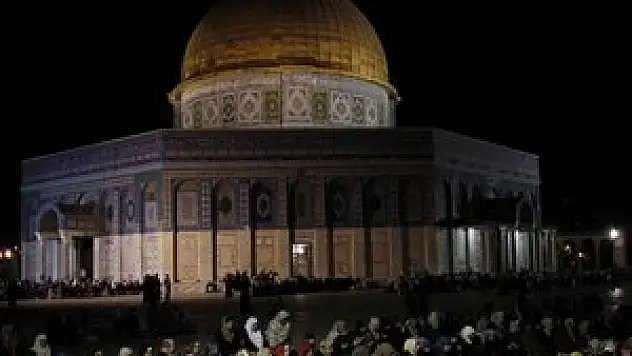 Mescid-i Aksa'ya o an için akın ettiler