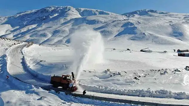 Elazığ'da 86 köy yolu ulaşıma kapandı