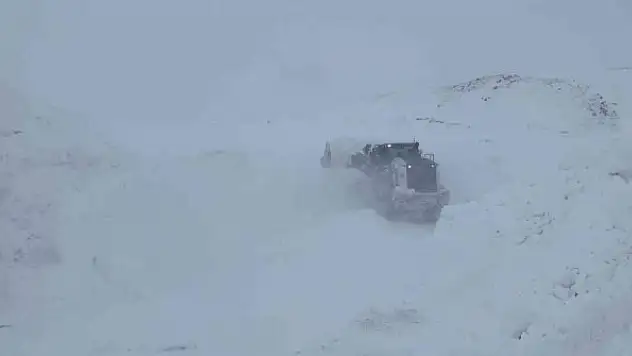 Hakkari'de 160 köy ve mezra yolu ulaşıma kapandı