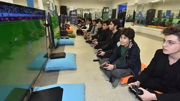 Karatay Kent Konseyi Gençlik Meclisi'nden play statıon turnuvası