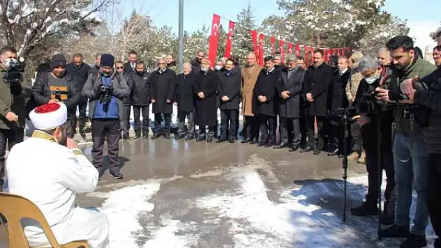 Erzincan'da deprem şehitleri dualarla anıldı