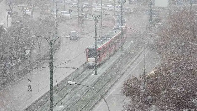 Gaziantep'te beklenen kar yağışı başladı