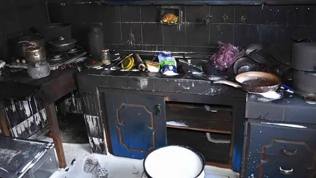 Yanan ev kullanılmaz hale geldi