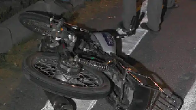 Otomobille motosiklet çarpıştı: 1 yaralı