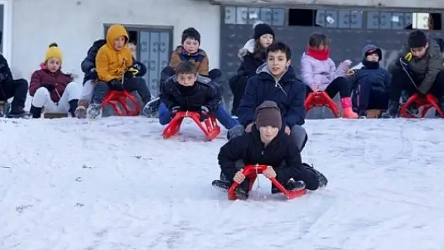 Malatya'da 8 ilçede eğitime kar engeli