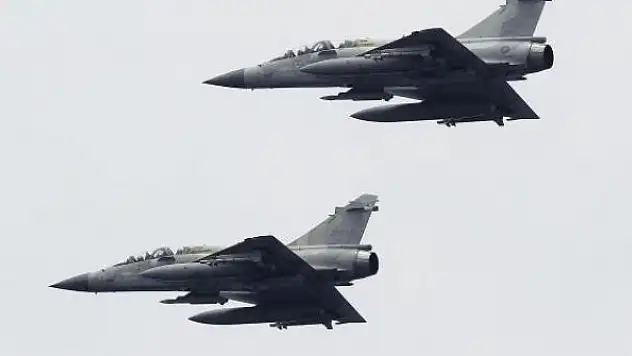 Tayvan'a ait savaş uçağı denize düştü