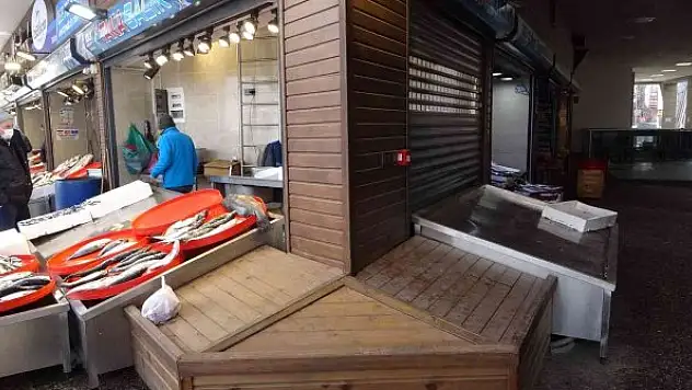 Kar ve soğuk hava balık tezgâhlarını olumsuz etkiledi