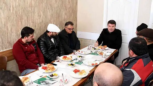 Esnafla buluşan Başkan Dinçer: 'Şehrimizi ortak akıl ve istişare ile yönetiyoruz'