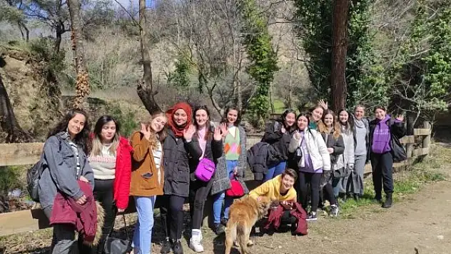Doğa dostu öğrenciler, çevre temizliği yaptı