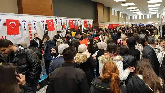 İpekyolu Kariyer Fuarı'na öğrenci akını