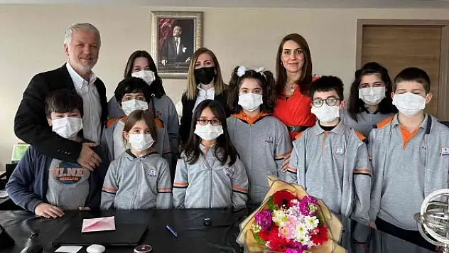 Çocuklardan doktorlarına anlamlı hediye