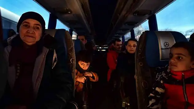 Ukrayna'dan tahliye edilen bir grup Ahıska Türkü, Erzincan'a ulaştı