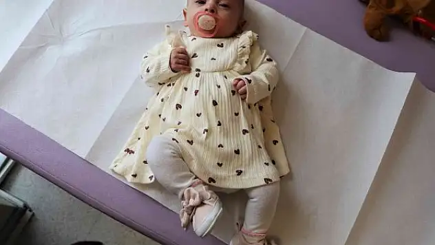 580 gram doğan Sude bebek hayata tutundu