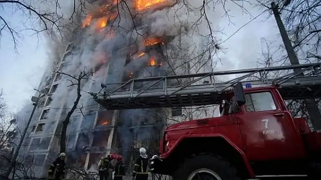 Kiev'de 3 farklı sivil yerleşim alanı vuruldu: 2 ölü