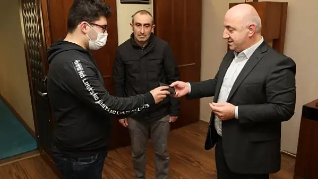 Temizlik işçisinden örnek davranış