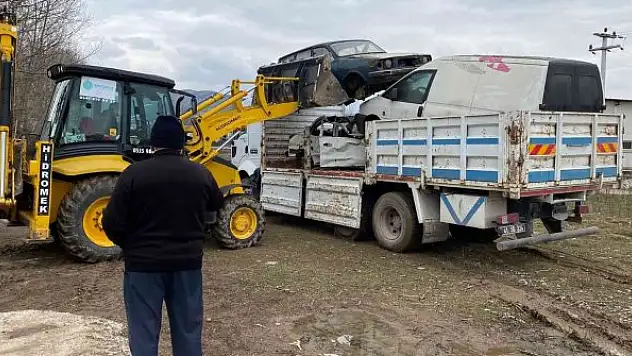 Hurda araçlar toplanıyor
