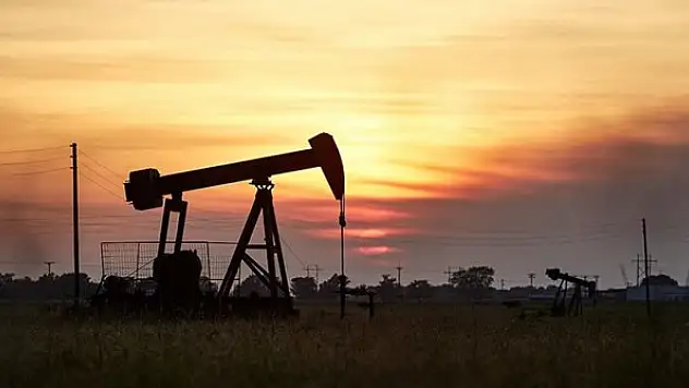 Brent petrolün varil fiyatı 102,22 dolar