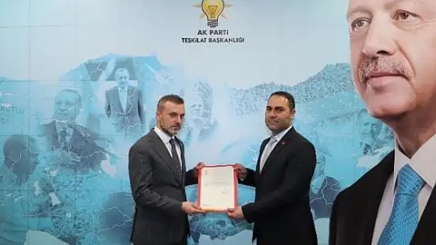AK Parti İlçe Başkanı Taner Kazak oldu