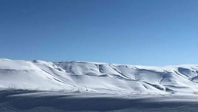 Beyaza bürünen dağlar kartpostallık görüntüler oluşturdu