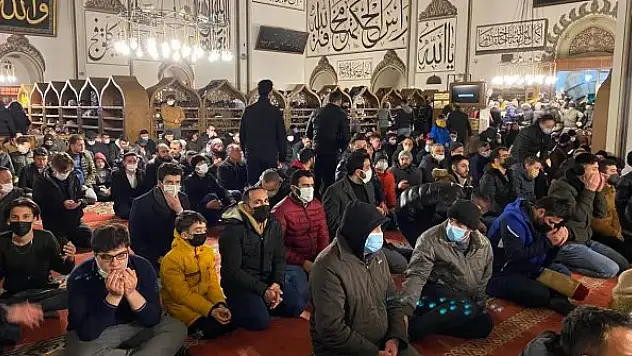 Ramazanın müjdecisi Berat Kandili Ulu Camii'nde idrak edildi