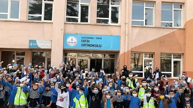 Jandarma ekipleri, öğrencilere trafik kurallarını anlattı